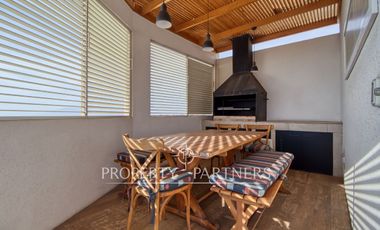 Exclusiva Casa en Jardines del Sur: Vista al Mar y Piscina Privada