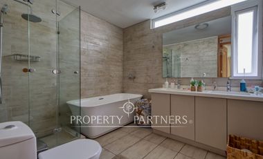 Exclusiva Casa en Jardines del Sur: Vista al Mar y Piscina Privada