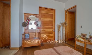 Exclusiva Casa en Jardines del Sur: Vista al Mar y Piscina Privada