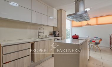 Exclusiva Casa en Jardines del Sur: Vista al Mar y Piscina Privada