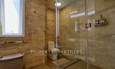 Exclusiva Casa en Jardines del Sur: Vista al Mar y Piscina Privada