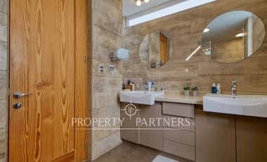 Exclusiva Casa en Jardines del Sur: Vista al Mar y Piscina Privada