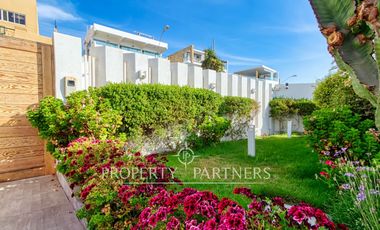 Exclusiva Casa en Jardines del Sur: Vista al Mar y Piscina Privada