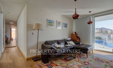 Exclusiva Casa en Jardines del Sur: Vista al Mar y Piscina Privada