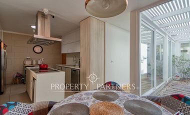 Exclusiva Casa en Jardines del Sur: Vista al Mar y Piscina Privada