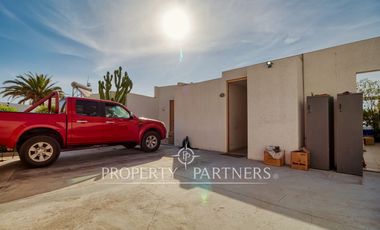 Exclusiva Casa en Jardines del Sur: Vista al Mar y Piscina Privada