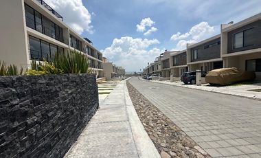 Casa amueblada en condominio en renta Querétaro El Refugio Alttica