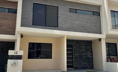 Casa amueblada en condominio en renta Querétaro El Refugio Alttica