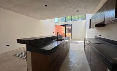Casa  en venta de una planta con garage, Centro Mérida Yucatán