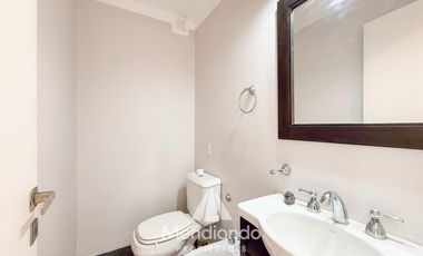 Depto 3 amb.  al frente con balcón y terraza propia. Cochera cubierta. Chauvin.