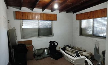 Deposito / Taller en Don Torcuato a mts de Av Boulogne Sur Mer y Panamericana. Financiacion