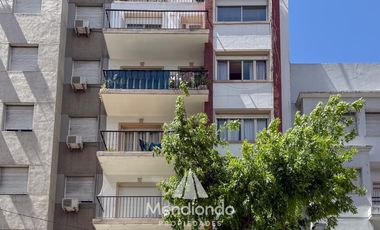 Depto 3 amb al frente con balcón. Reciclado y completamente equipado / Zona centro