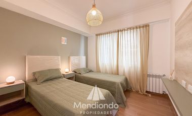 Depto 3 amb al frente con balcón. Reciclado y completamente equipado / Zona centro