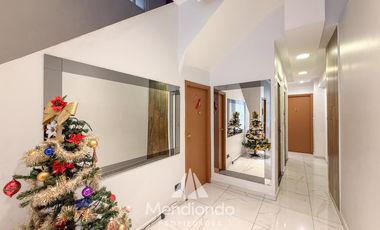 Depto 3 amb al frente con balcón. Reciclado y completamente equipado / Zona centro