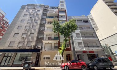 Depto 3 amb al frente con balcón. Reciclado y completamente equipado / Zona centro