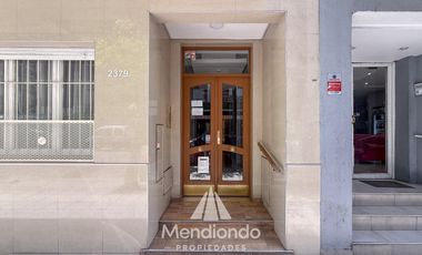 Depto 3 amb al frente con balcón. Reciclado y completamente equipado / Zona centro