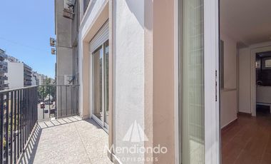 Depto 3 amb al frente con balcón. Reciclado y completamente equipado / Zona centro