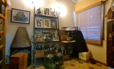 Casa sobre lote de 10x40 con gran jardín con piscina - En venta