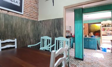 Casa sobre lote de 10x40 con gran jardín con piscina - En venta