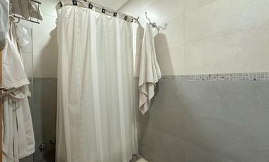 Casa en venta en Lanús Este 4 ambientes con patio y piscina apto credito