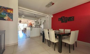 Casa en venta en Lanús Este 4 ambientes con patio y piscina apto credito