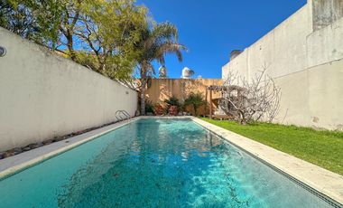 Casa en venta en Lanús Este 4 ambientes con patio y piscina apto credito