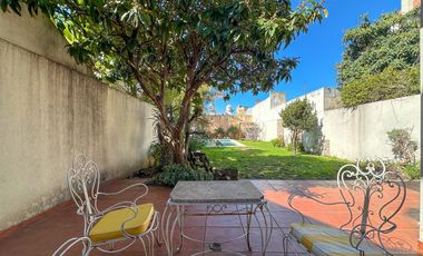 Casa en venta en Lanús Este 4 ambientes con patio y piscina apto credito