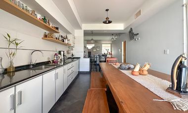 Casa en venta en Lanús Este 4 ambientes con patio y piscina apto credito