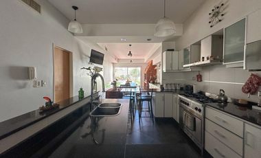 Casa en venta en Lanús Este 4 ambientes con patio y piscina apto credito