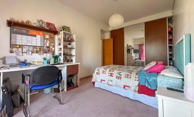 Casa en venta en Lanús Este 4 ambientes con patio y piscina apto credito