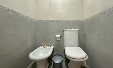 Casa en venta en Lanús Este 4 ambientes con patio y piscina apto credito