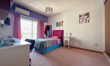 Casa en venta en Lanús Este 4 ambientes con patio y piscina apto credito