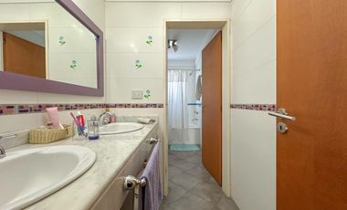 Casa en venta en Lanús Este 4 ambientes con patio y piscina apto credito