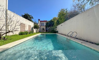 Casa en venta en Lanús Este 4 ambientes con patio y piscina apto credito