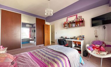 Casa en venta en Lanús Este 4 ambientes con patio y piscina apto credito