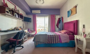 Casa en venta en Lanús Este 4 ambientes con patio y piscina apto credito