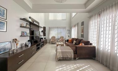 Casa en venta en Lanús Este 4 ambientes con patio y piscina apto credito