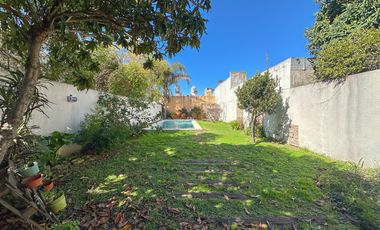 Casa en venta en Lanús Este 4 ambientes con patio y piscina apto credito