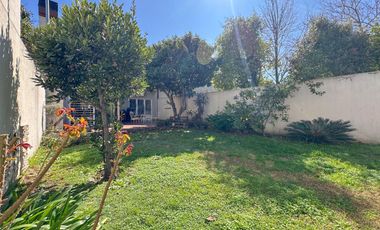 Casa en venta en Lanús Este 4 ambientes con patio y piscina apto credito