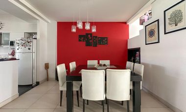 Casa en venta en Lanús Este 4 ambientes con patio y piscina apto credito