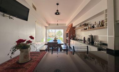 Casa en venta en Lanús Este 4 ambientes con patio y piscina apto credito