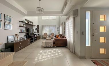 Casa en venta en Lanús Este 4 ambientes con patio y piscina apto credito