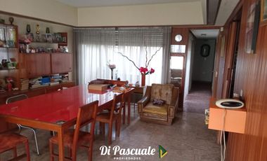 Venta Casa 5 Ambientes con Parque - Moreno Norte
