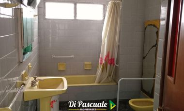 Venta Casa 5 Ambientes con Parque - Moreno Norte