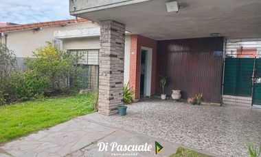 Venta Casa 5 Ambientes con Parque - Moreno Norte