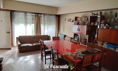 Venta Casa 5 Ambientes con Parque - Moreno Norte