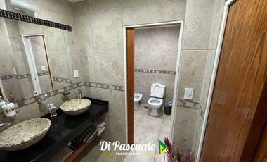 APTO CREDITO HIPOTECARIO Venta Casa Quinta totalmente reciclada sobre Ruta 5 - La Reja Norte