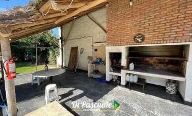 APTO CREDITO HIPOTECARIO Venta Casa Quinta totalmente reciclada sobre Ruta 5 - La Reja Norte