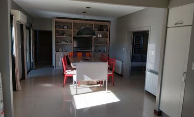 Casa 5 dormitorios, lote 1600m2, 537m2 construidos  - Funes Hills - San Marino