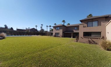 Casa 5 dormitorios, lote 1600m2, 537m2 construidos  - Funes Hills - San Marino